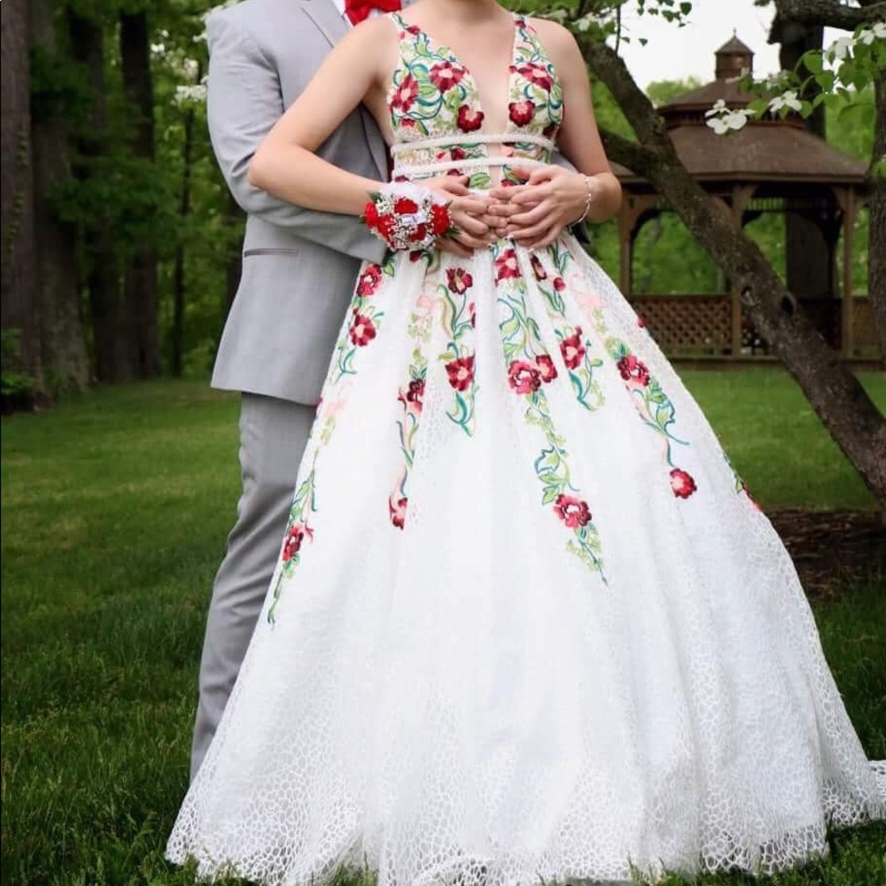Jovani dress size 4 but fits smaller